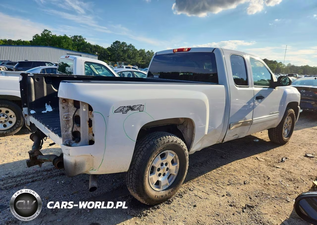 2010 Chev Silverado VIN:1GCSKSE35AZ102716 - 3
