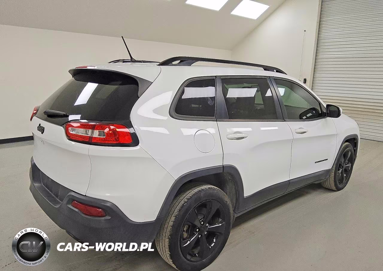 2018 Jeep Cherokee Latitude VIN:1C4PJLCX3JD552804 - 3