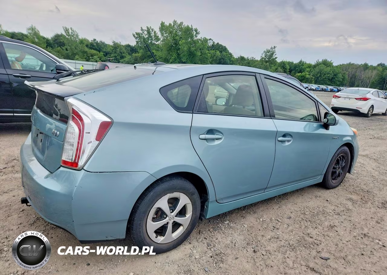 2014 Toyota Prius Three VIN:JTDKN3DU8E1816190 - 3