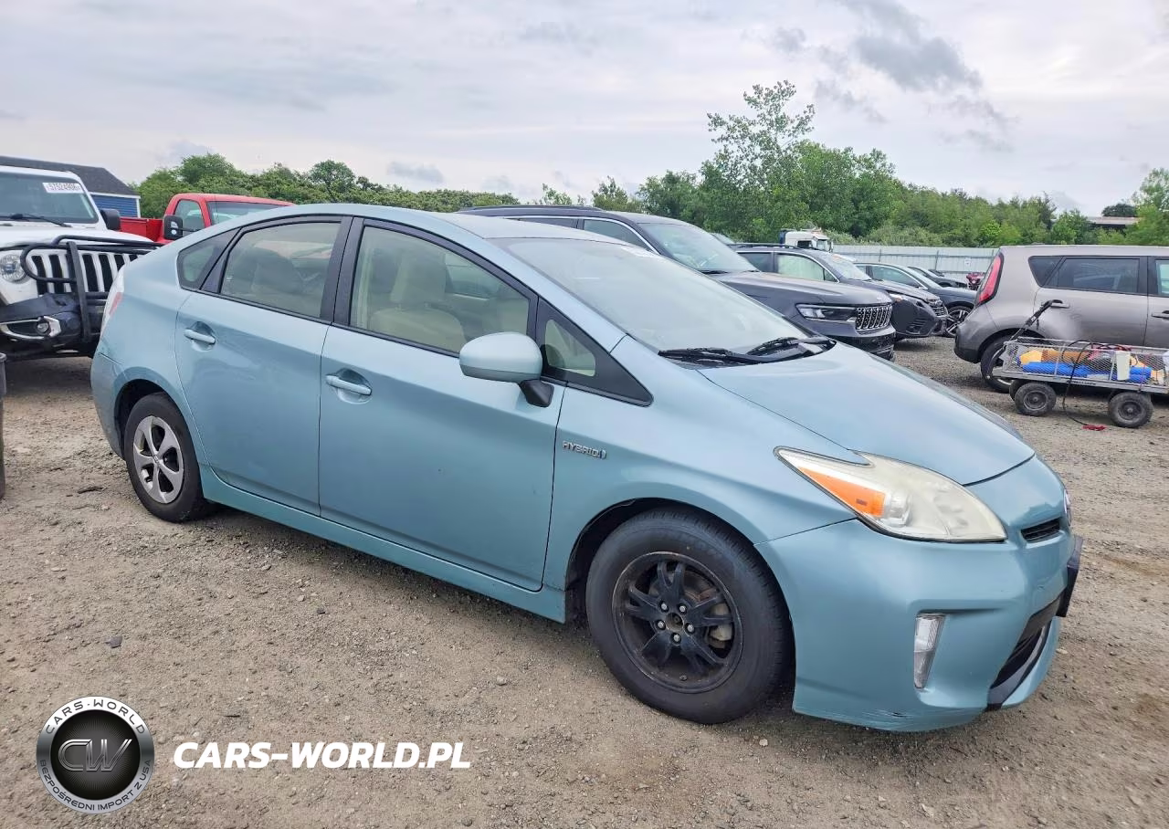 2014 Toyota Prius Three VIN:JTDKN3DU8E1816190 - 4