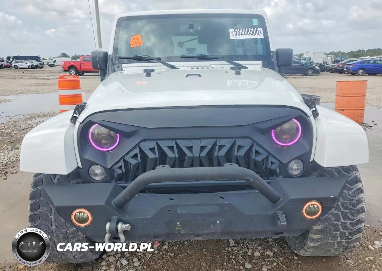 2015 Jeep Wrangler Unlimited Sahara VIN:1C4BJWEG4FL612210 - 5