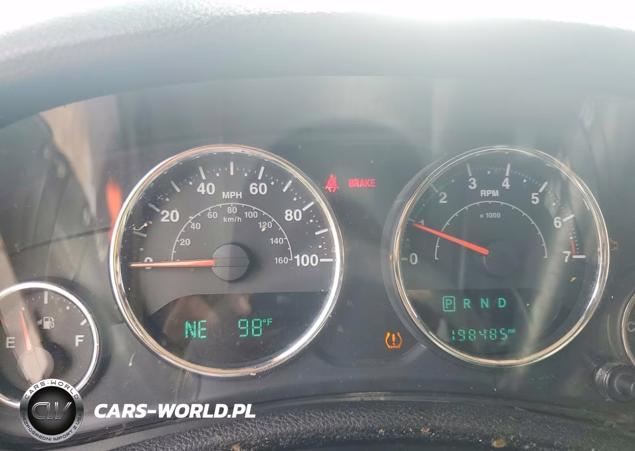 2015 Jeep Wrangler Unlimited Sahara VIN:1C4BJWEG4FL612210 - 9