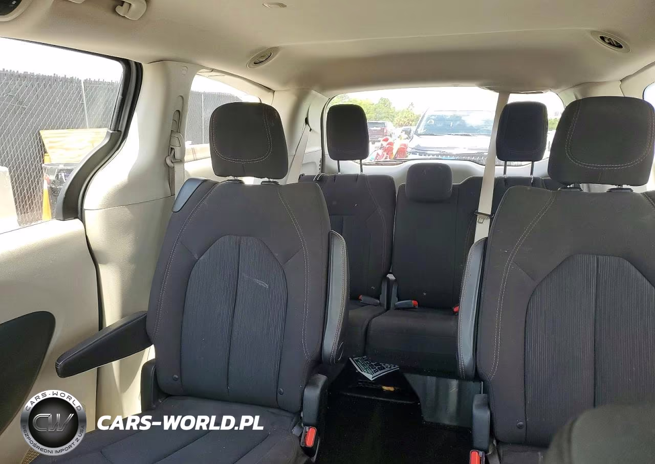 2017 Chrysler Pacifica Lx VIN:2C4RC1CG9HR739172 - 10