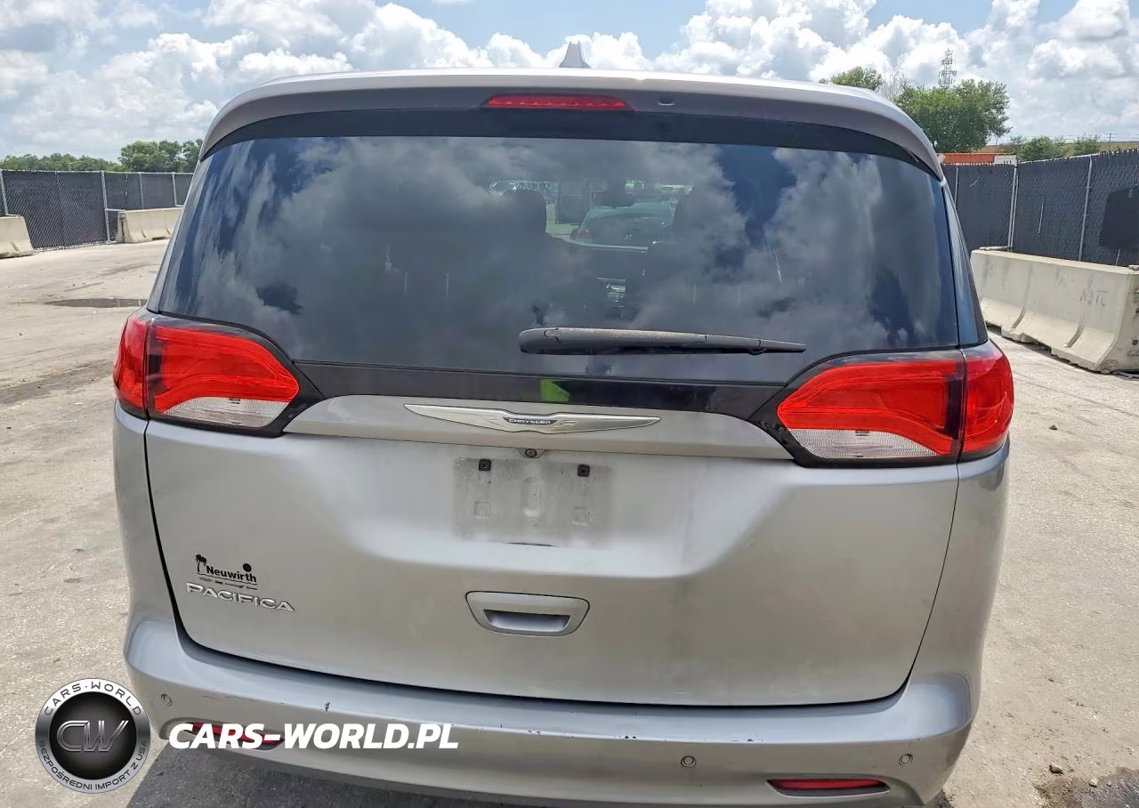 2017 Chrysler Pacifica Lx VIN:2C4RC1CG9HR739172 - 6