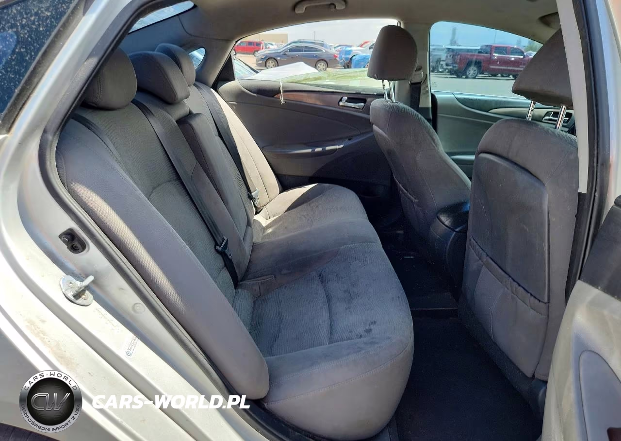 2015 Hyundai Sonata Hybrid Base VIN:KMHEC4A49FA137667 - 10