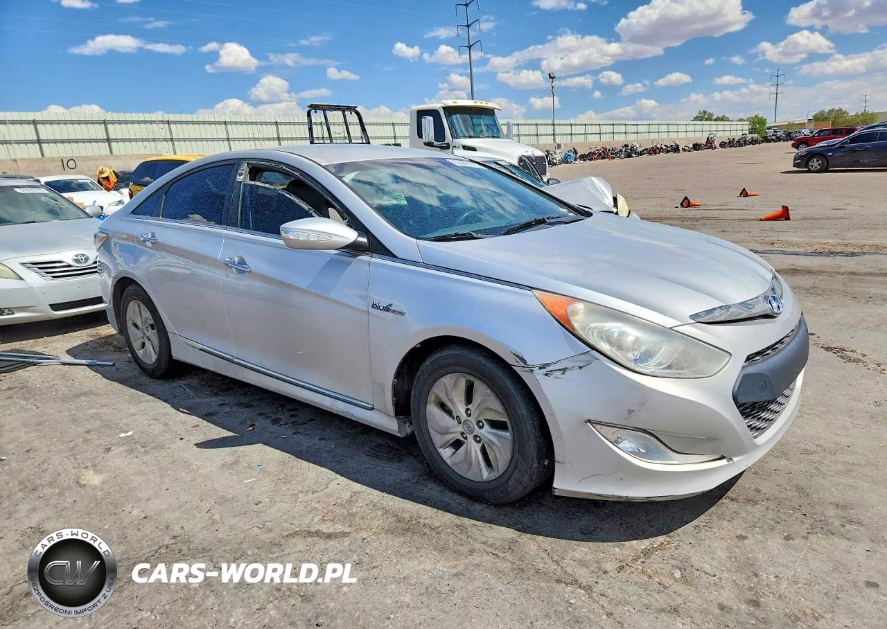 2015 Hyundai Sonata Hybrid Base VIN:KMHEC4A49FA137667 - 4