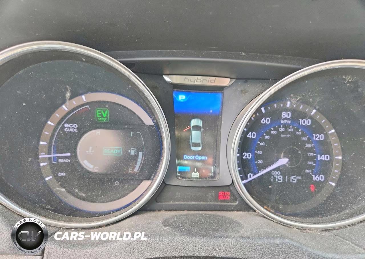 2015 Hyundai Sonata Hybrid Base VIN:KMHEC4A49FA137667 - 9