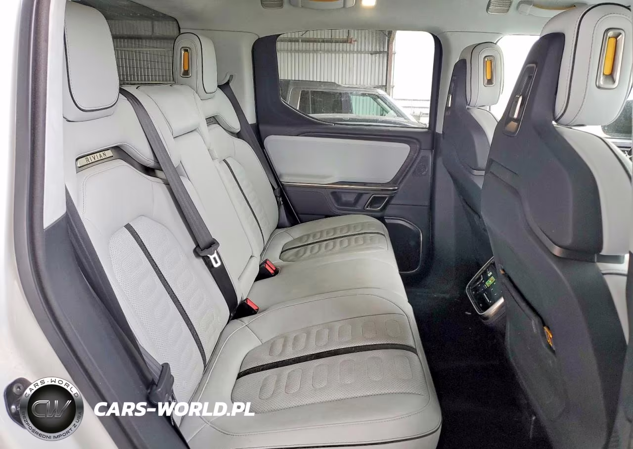 2023 Rivian R1T Adventure VIN:7FCTGBAA2PN028062 - 10