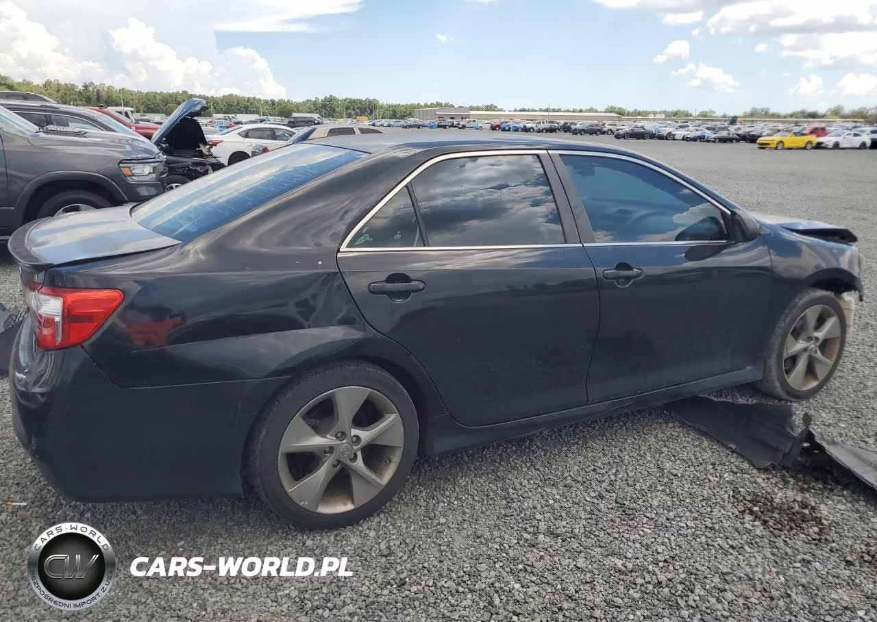2014 Toyota Camry Se Sport VIN:4T1BF1FK2EU438875 - 3