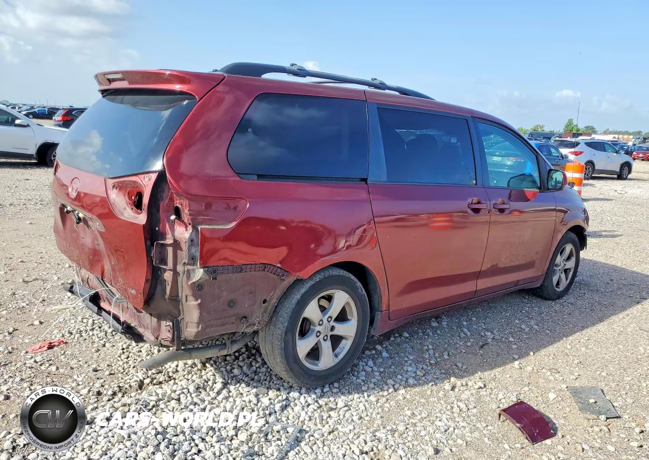 2013 Toyota Sienna Le VIN:5TDKK3DC3DS328671 - 3