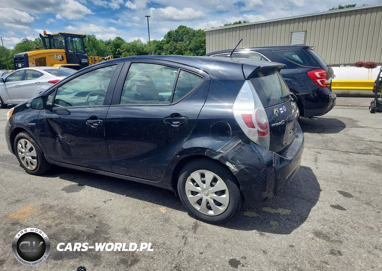 2014 Toyota Prius C Two VIN:JTDKDTB3XE1072623 - 2