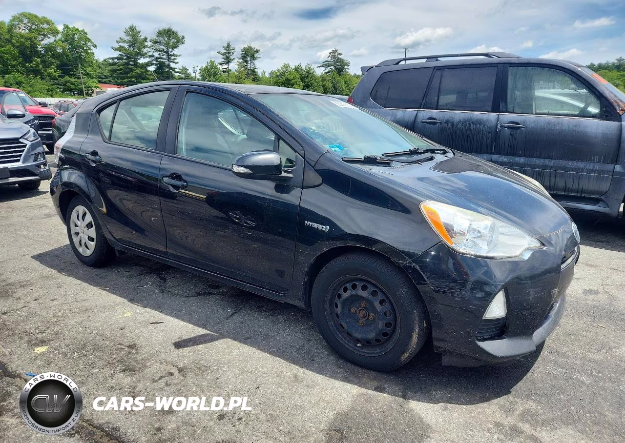 2014 Toyota Prius C Two VIN:JTDKDTB3XE1072623 - 4
