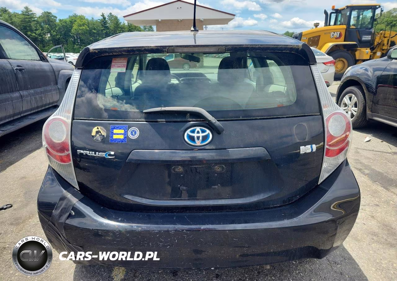 2014 Toyota Prius C Two VIN:JTDKDTB3XE1072623 - 6