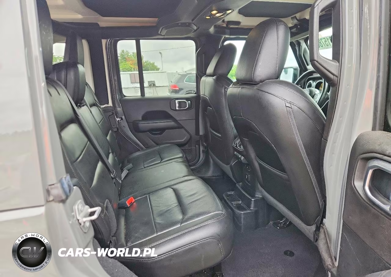 2019 Jeep Wrangler Unlimited Sahara VIN:1C4HJXEG9KW648077 - 10