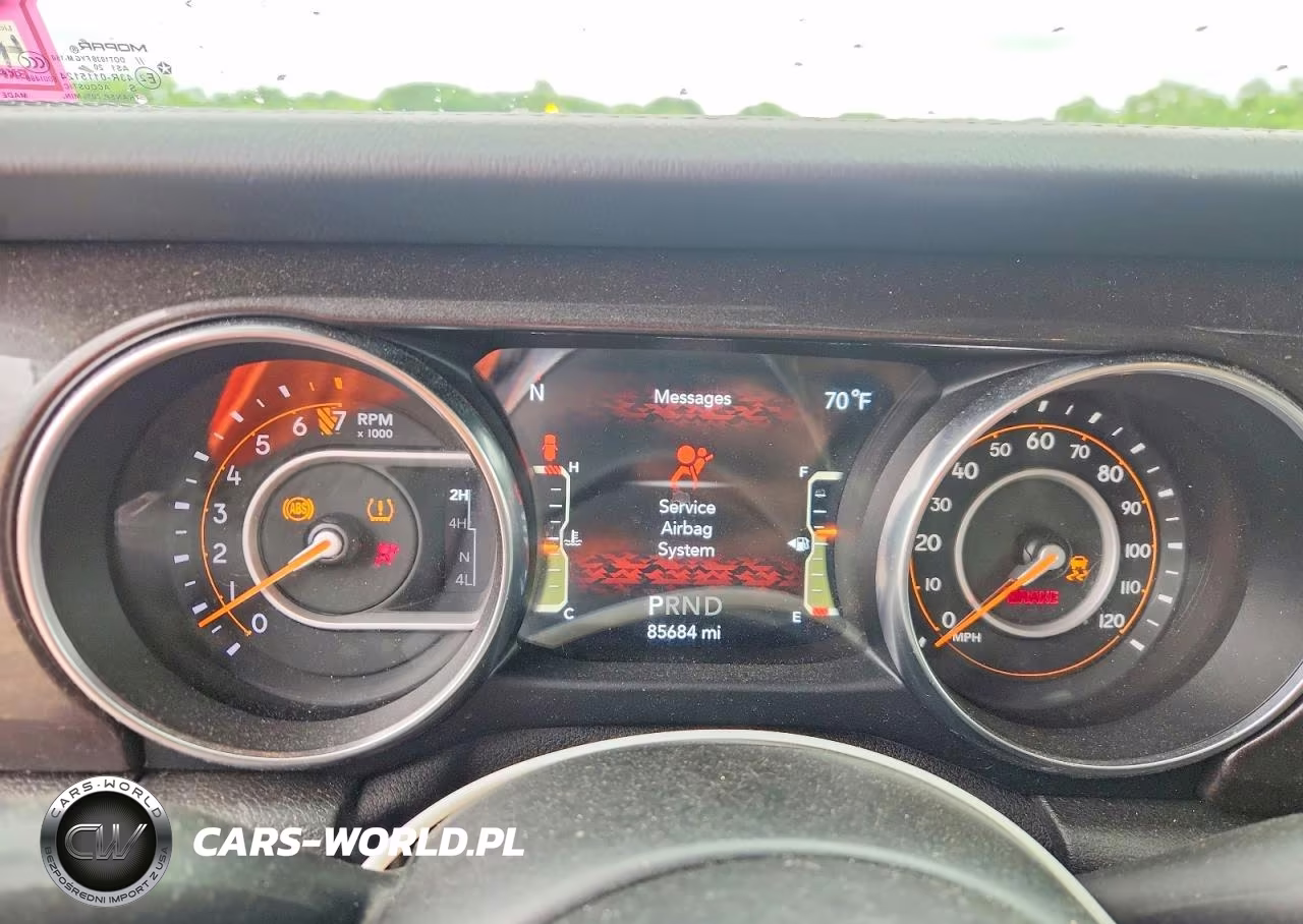 2019 Jeep Wrangler Unlimited Sahara VIN:1C4HJXEG9KW648077 - 9