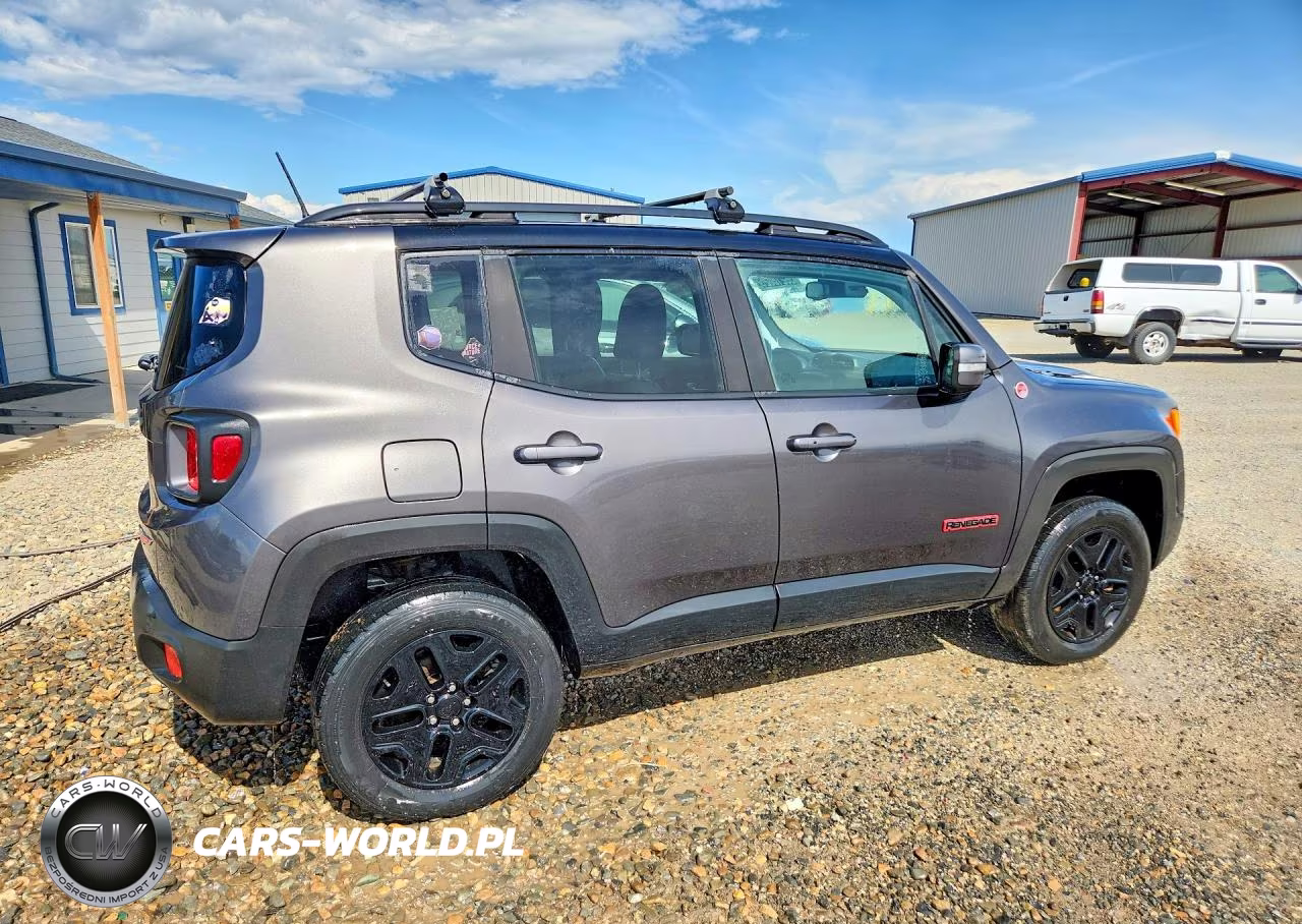 2018 Jeep Renegade Trailhawk VIN:ZACCJBCB8JPG72886 - 3