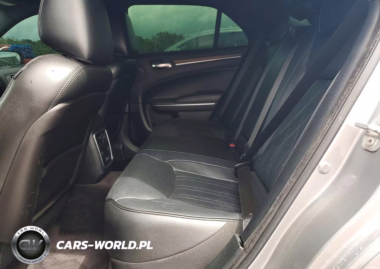 2017 Chrysler 300C Platinum VIN:2C3CCAPG3HH661322 - 10