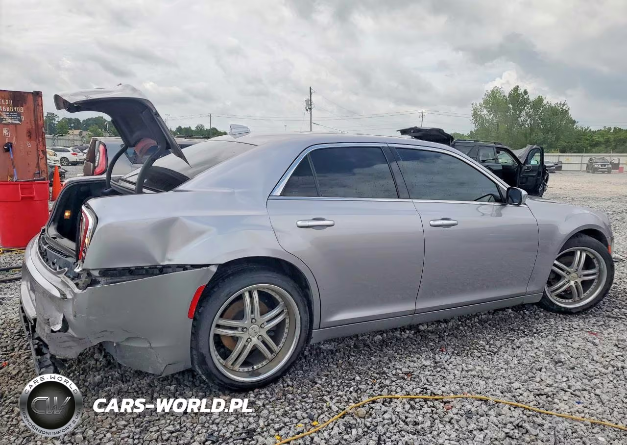 2017 Chrysler 300C Platinum VIN:2C3CCAPG3HH661322 - 3