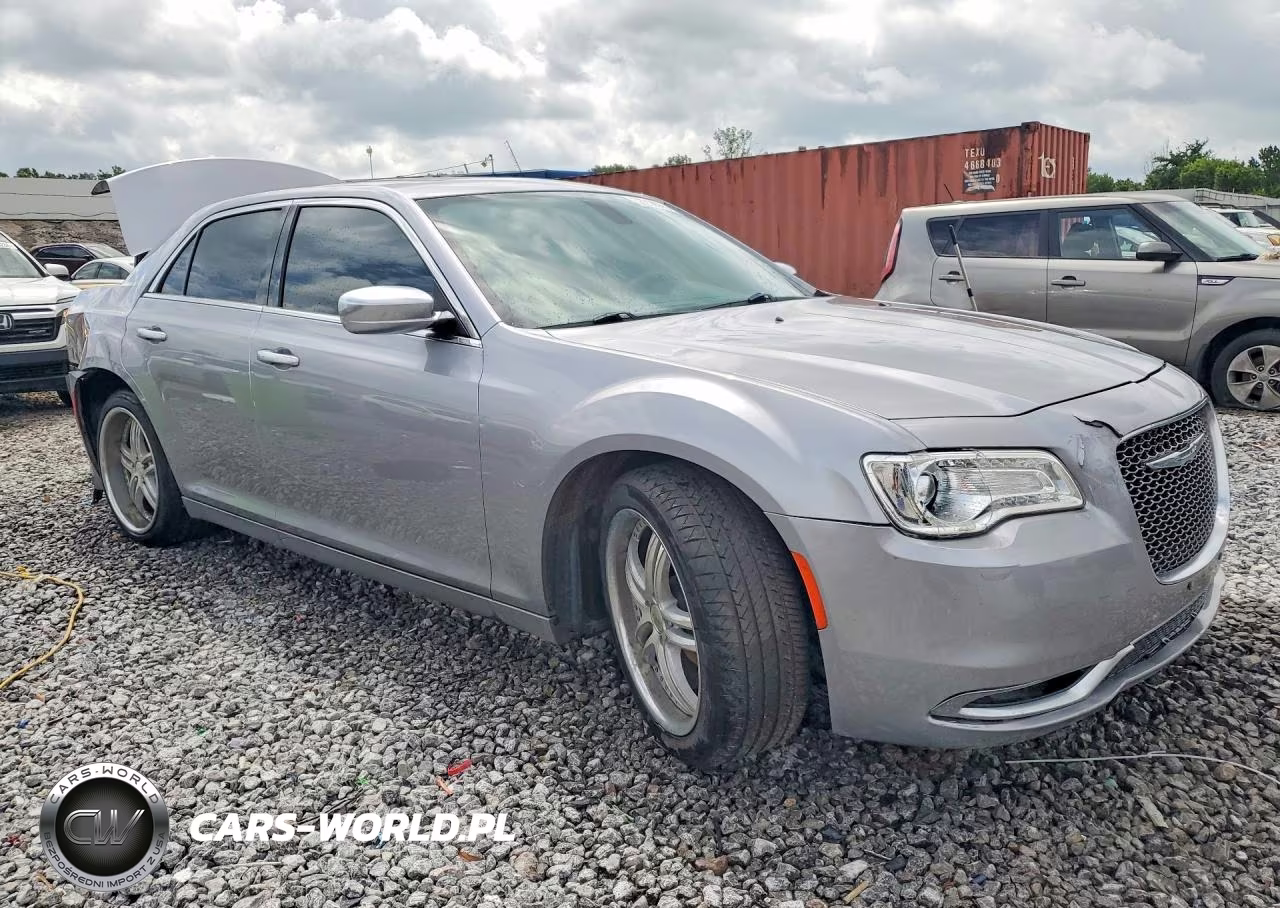 2017 Chrysler 300C Platinum VIN:2C3CCAPG3HH661322 - 4