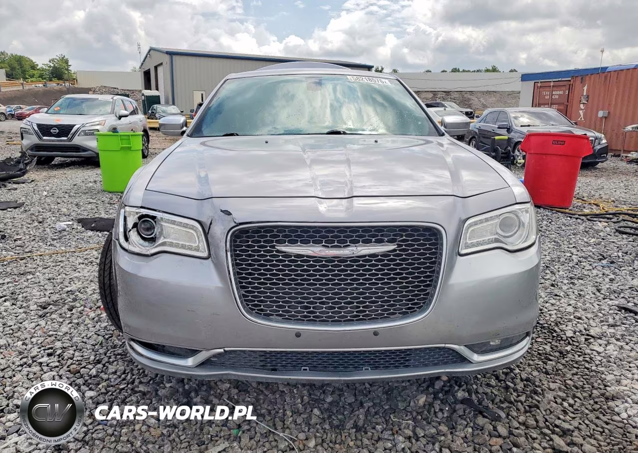 2017 Chrysler 300C Platinum VIN:2C3CCAPG3HH661322 - 5