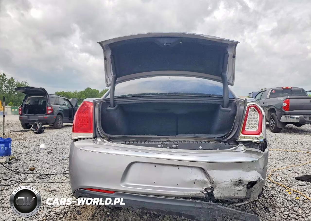 2017 Chrysler 300C Platinum VIN:2C3CCAPG3HH661322 - 6