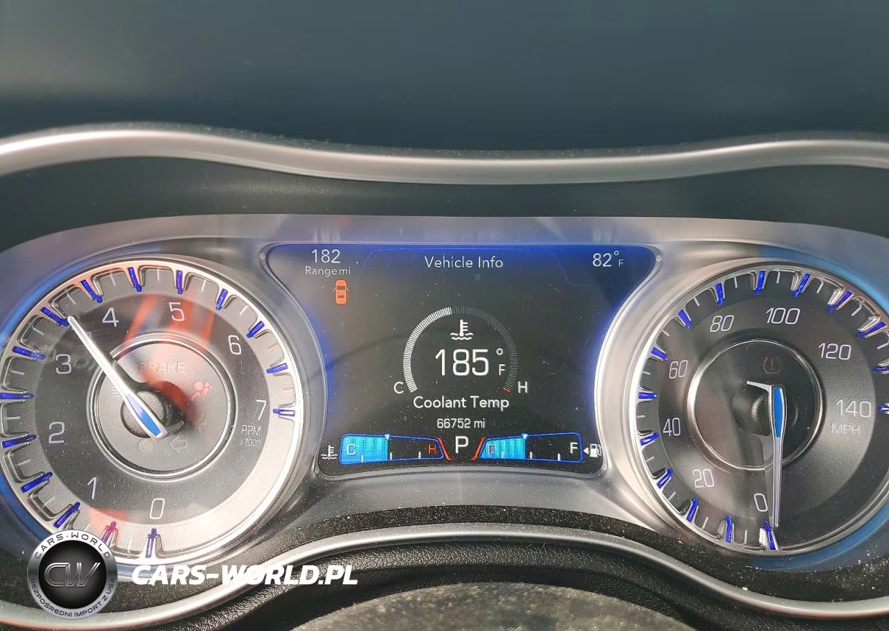 2017 Chrysler 300C Platinum VIN:2C3CCAPG3HH661322 - 9