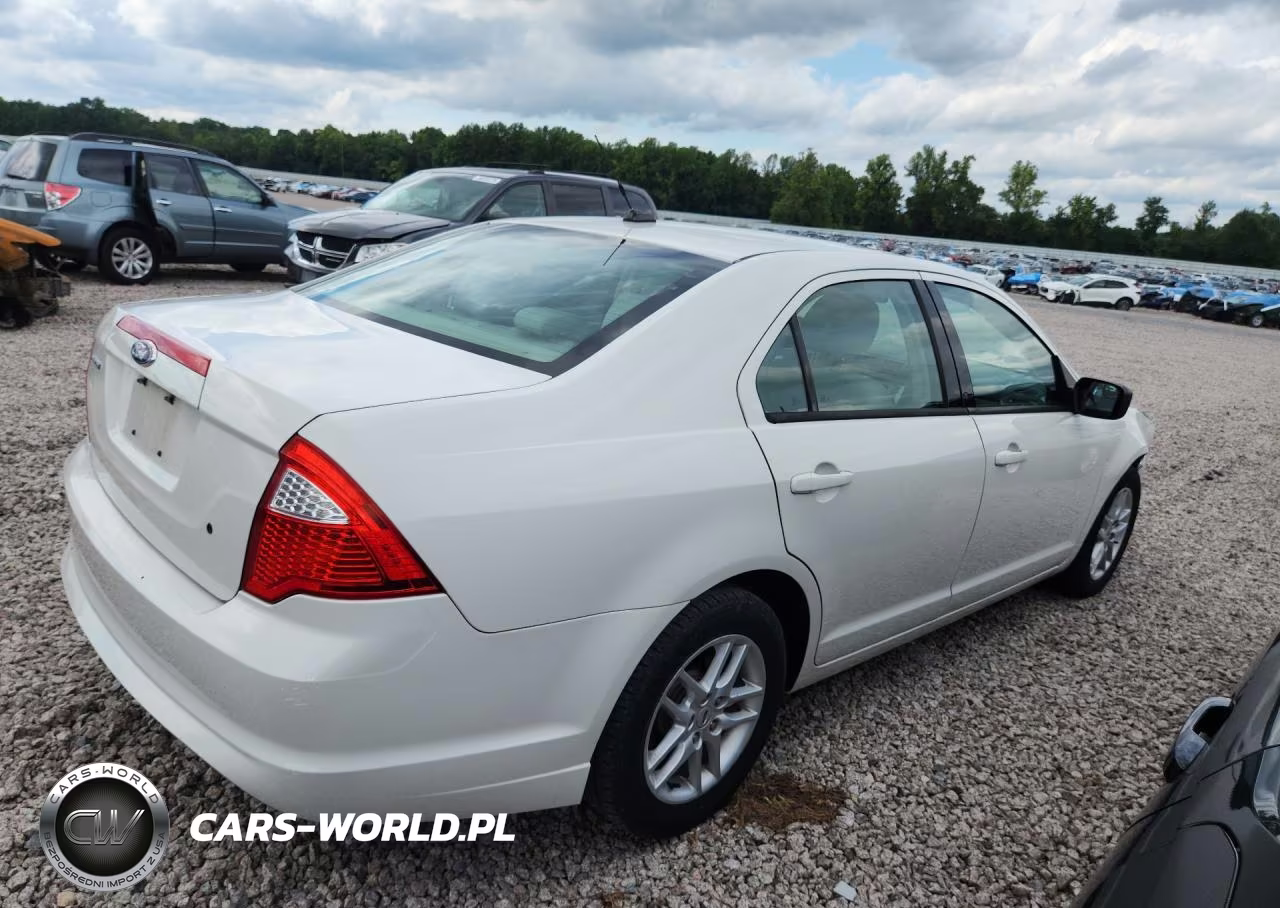 2012 Ford Fusion S VIN:3FAHP0GA8CR271055 - 3
