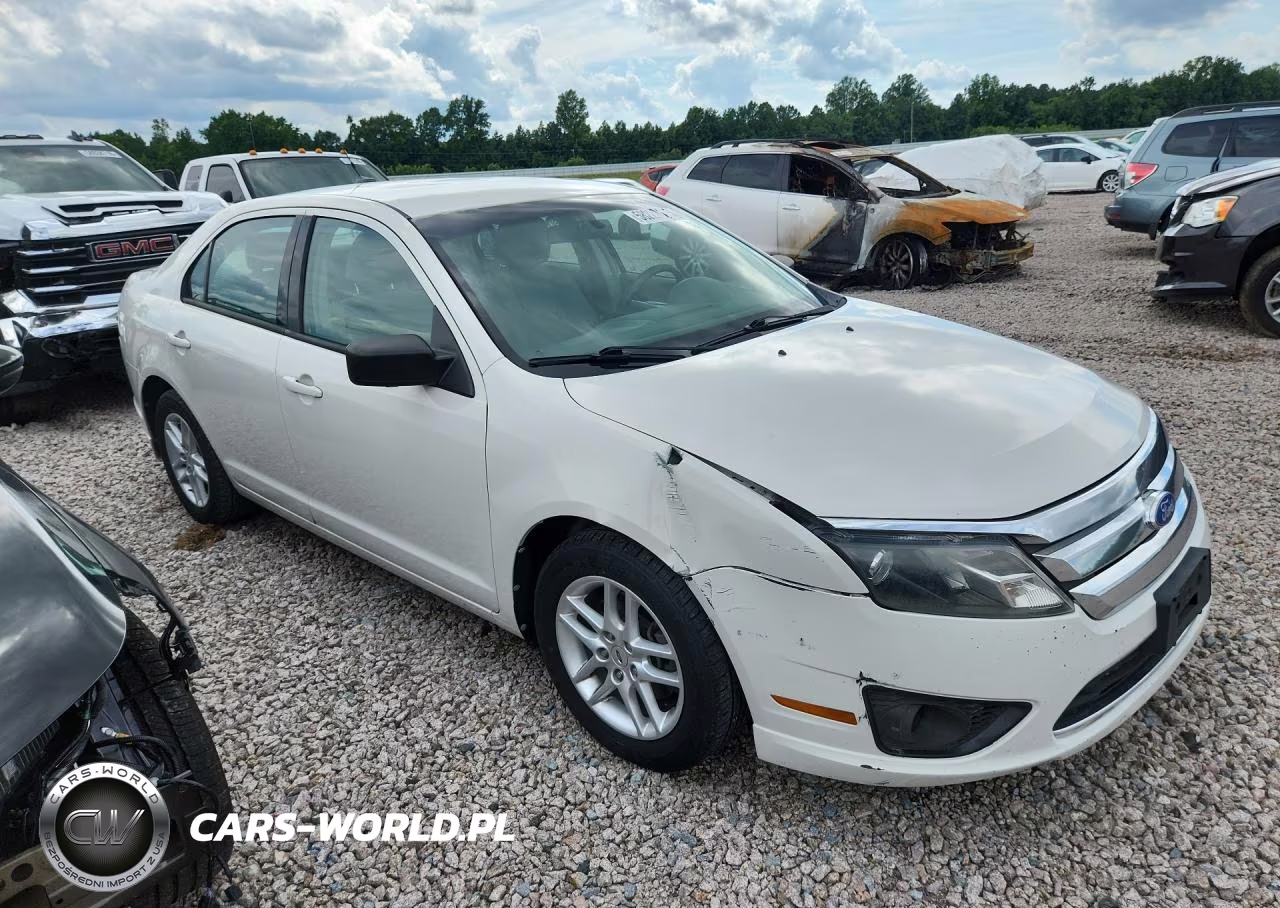 2012 Ford Fusion S VIN:3FAHP0GA8CR271055 - 4