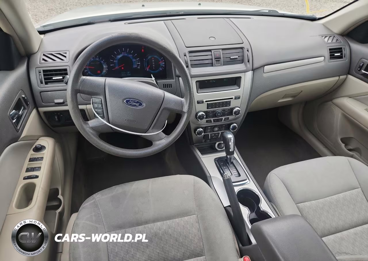 2012 Ford Fusion S VIN:3FAHP0GA8CR271055 - 8