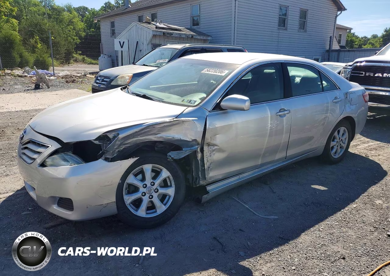 2011 Toyota Camry Le – zdjęcie 1 z 12