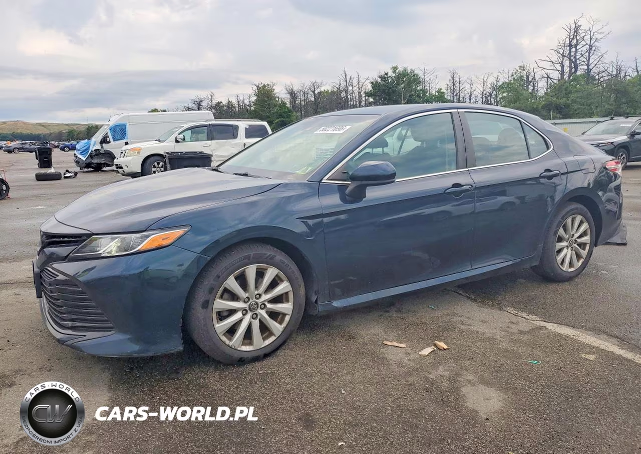 2018 Toyota Camry Le – zdjęcie 1 z 13