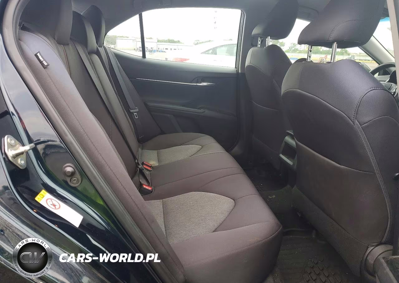 2018 Toyota Camry Le VIN:4T1B11HK8JU587250 - 10