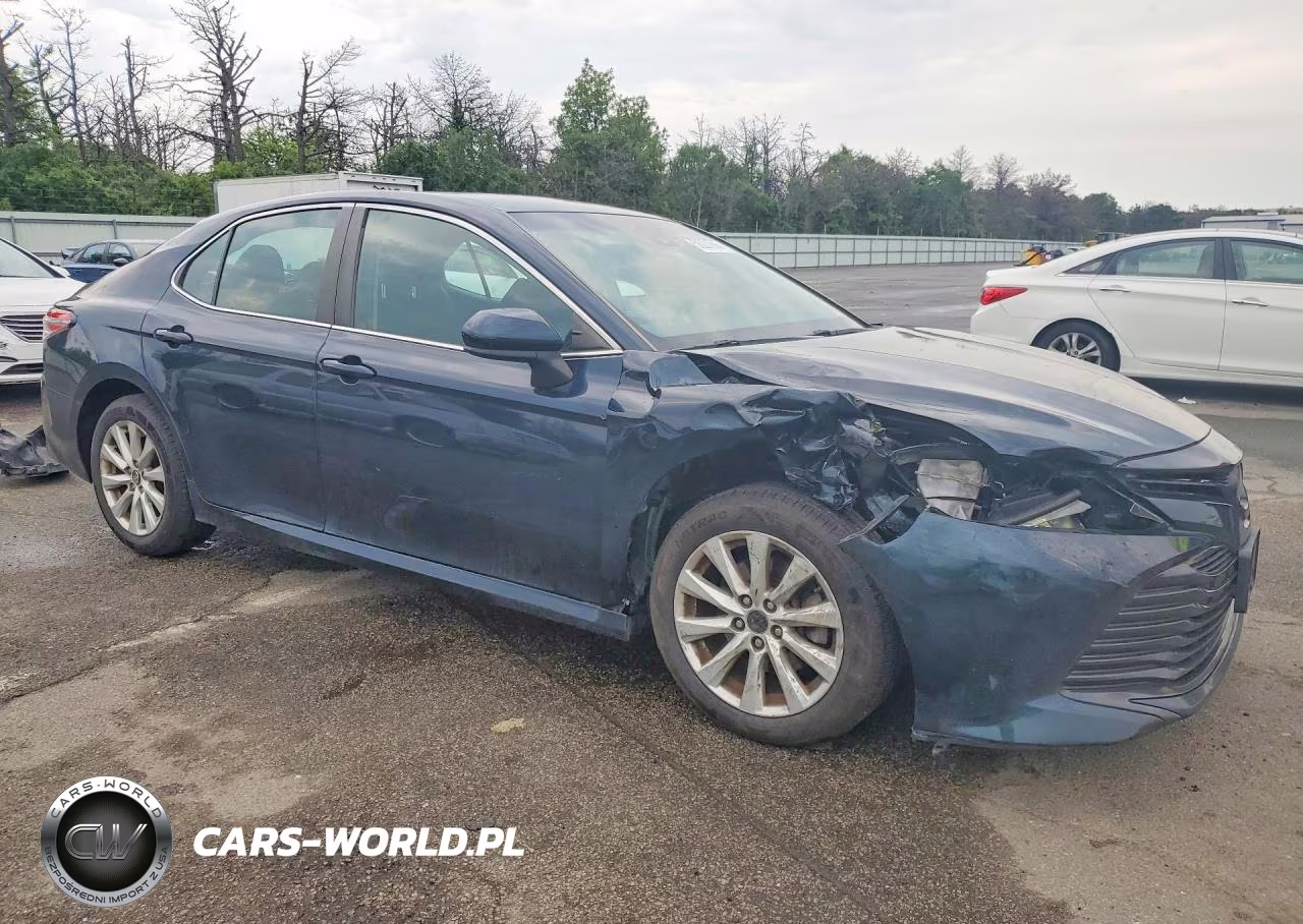 2018 Toyota Camry Le VIN:4T1B11HK8JU587250 - 4