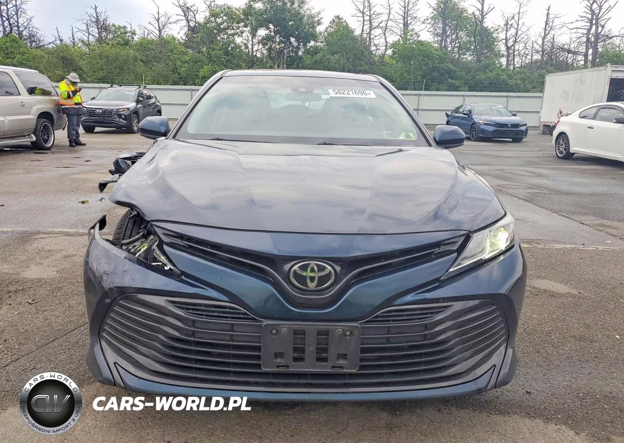 2018 Toyota Camry Le VIN:4T1B11HK8JU587250 - 5