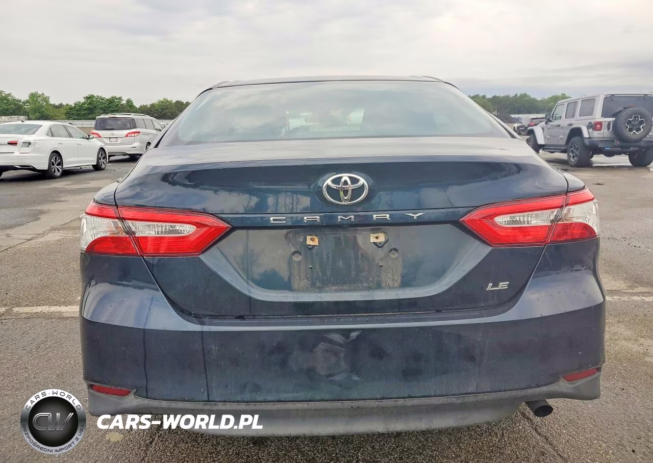 2018 Toyota Camry Le VIN:4T1B11HK8JU587250 - 6