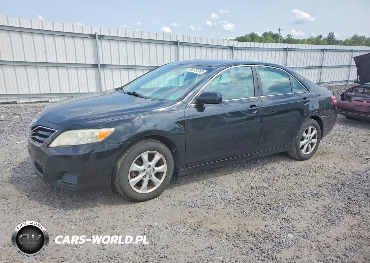 2011 Toyota Camry Le – zdjęcie 1 z 12