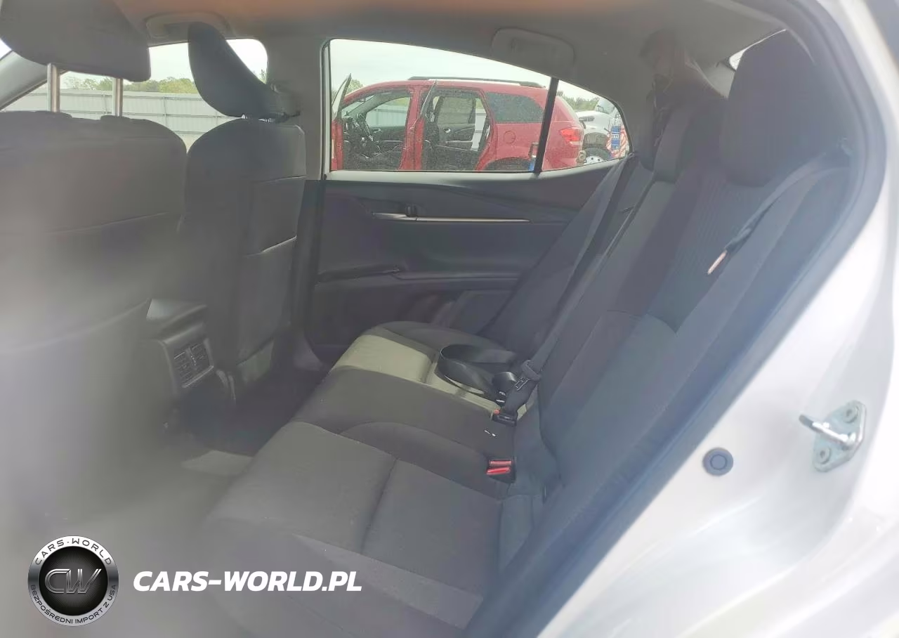 2025 Toyota Camry Le VIN:4T1DAACK0SU569925 - 10