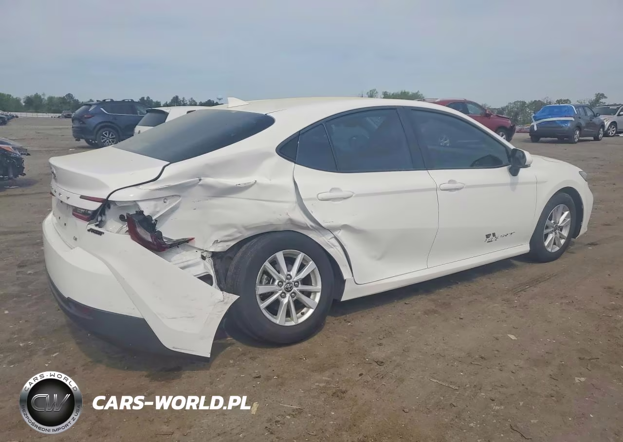2025 Toyota Camry Le VIN:4T1DAACK0SU569925 - 3