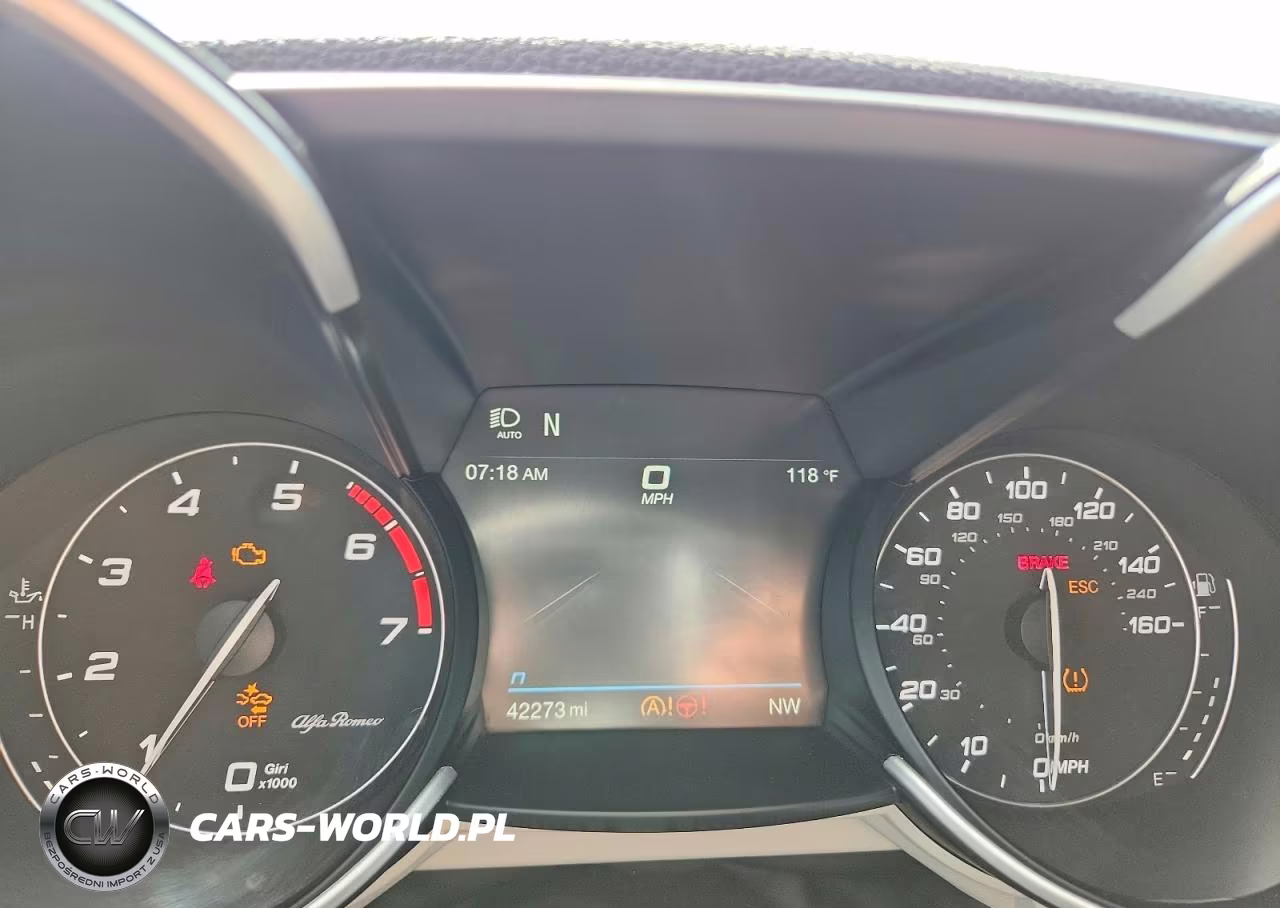 2021 Alfa Romeo Giulia Sport VIN:ZARFAMAN5M7646355 - 9