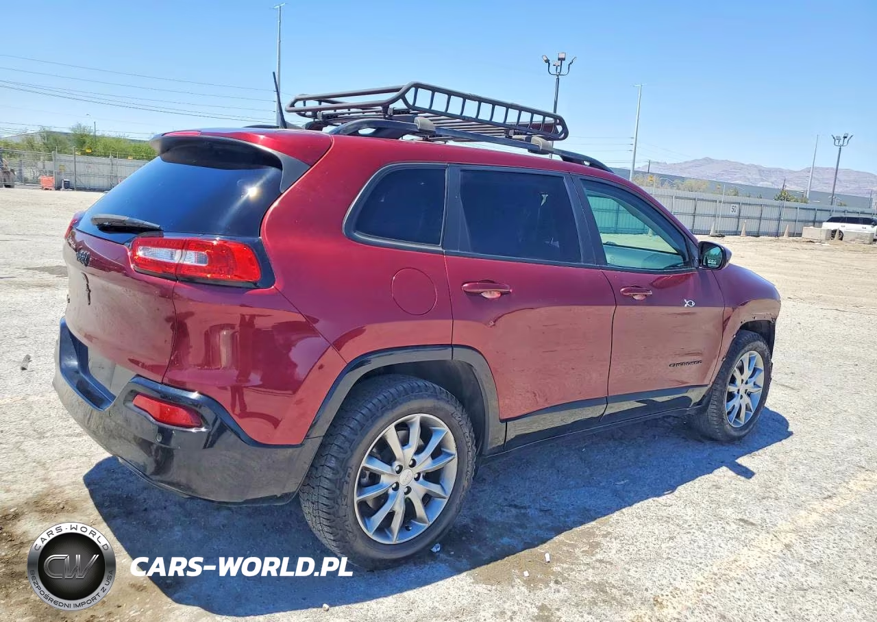 2018 Jeep Cherokee Latitude VIN:1C4PJMCB2JD609567 - 3