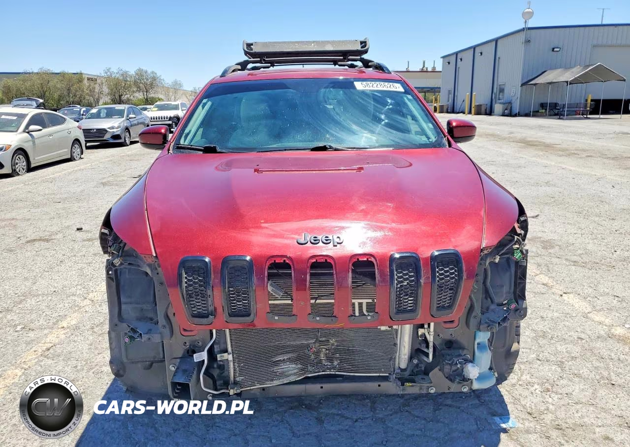 2018 Jeep Cherokee Latitude VIN:1C4PJMCB2JD609567 - 5