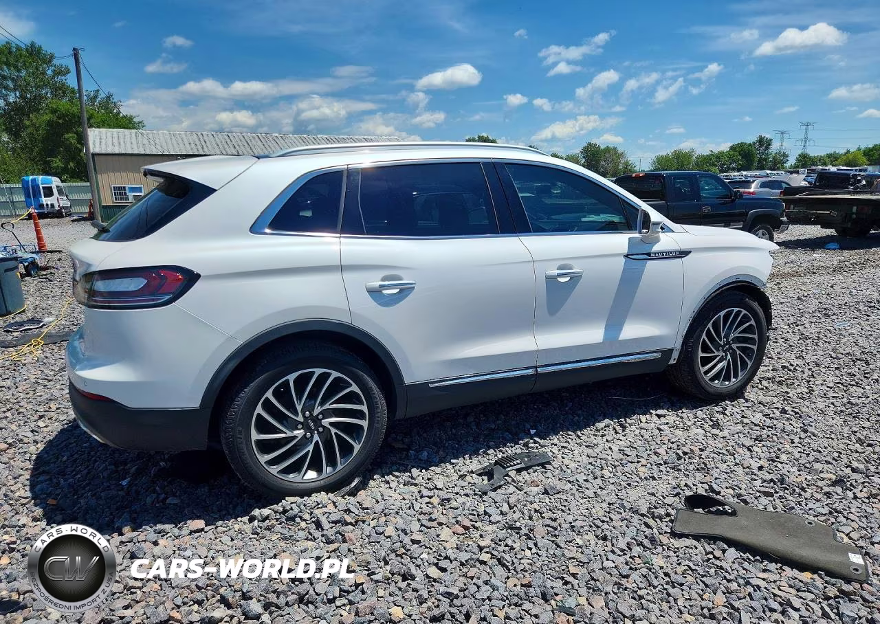 2019 Lincoln Nautilus Reserve VIN:2LMPJ8L92KBL25447 - 3