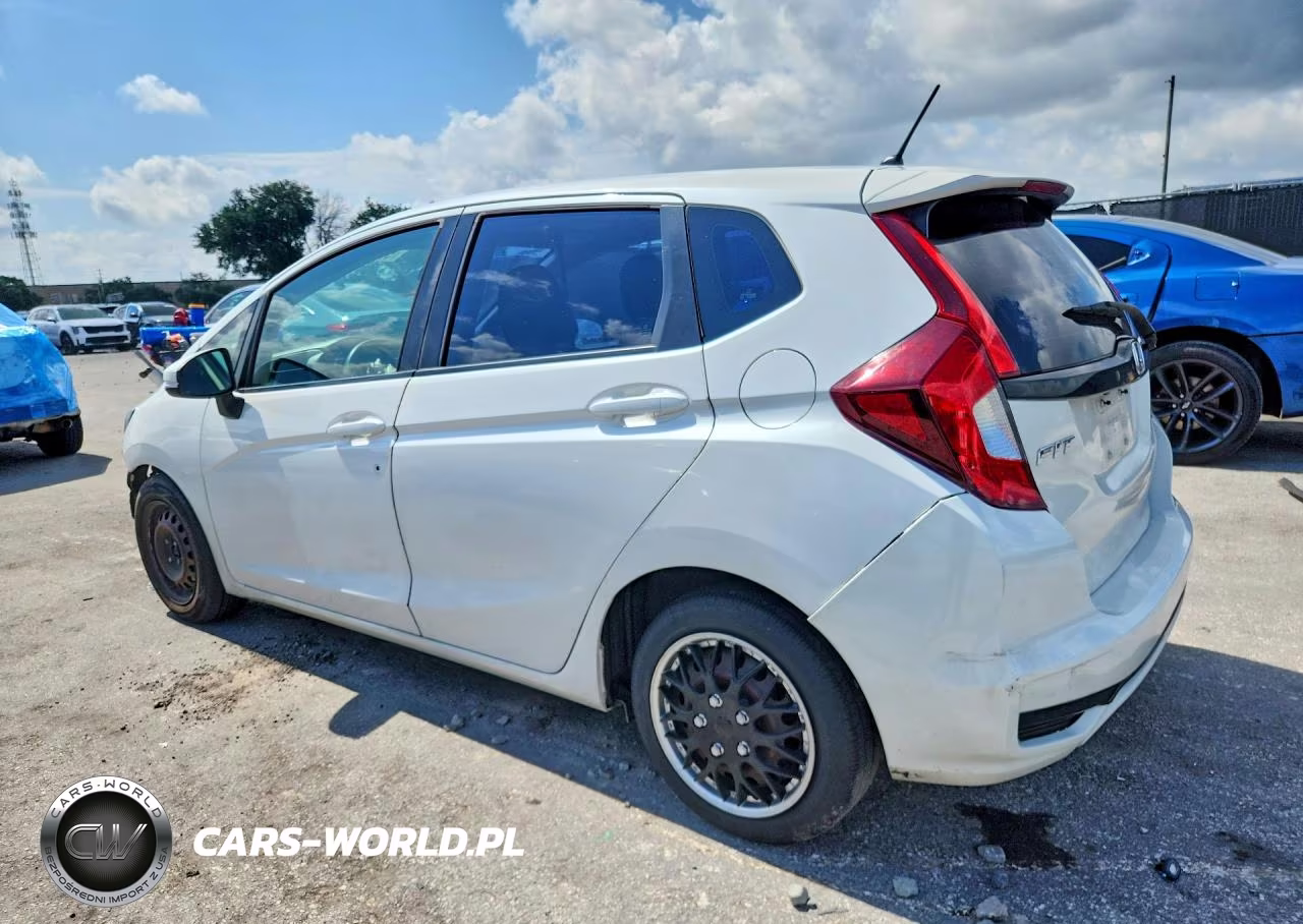 2019 Honda Fit Lx VIN:3HGGK5H42KM738235 - 2
