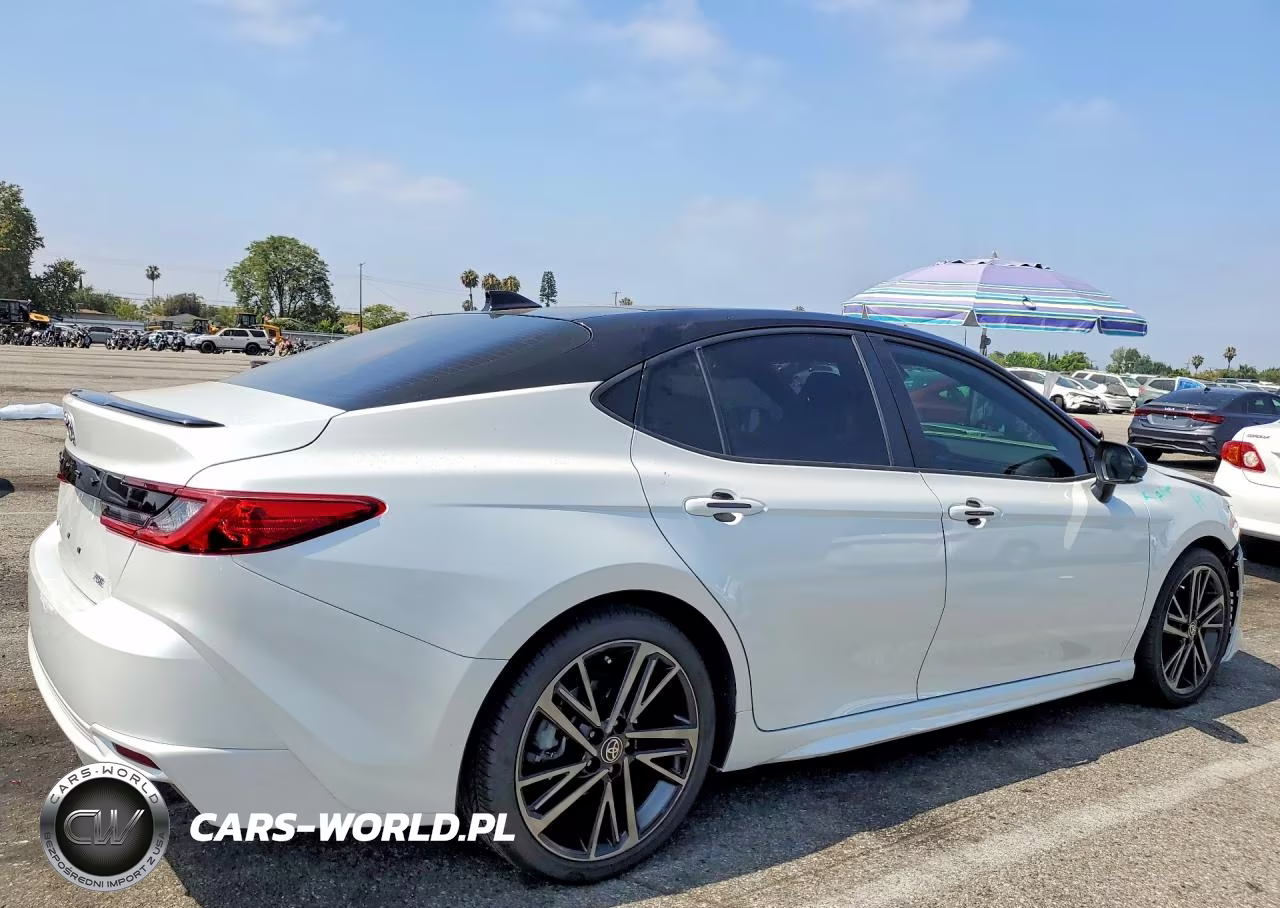 2025 Toyota Camry Xse VIN:4T1DAACK1SU036949 - 3