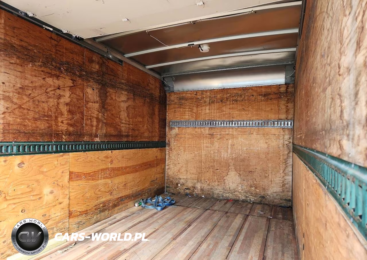 2007 Isuzu Npr Box Truck VIN:4KLB4B1U87J800348 - 10
