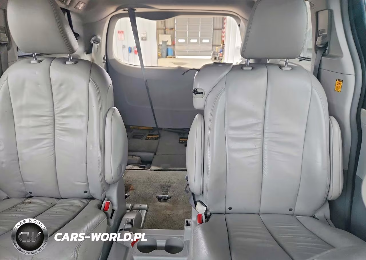 2011 Toyota Sienna VIN:5TDYK3DC5BS070855 - 10