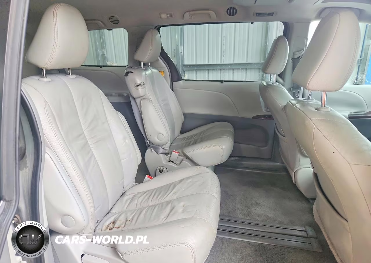 2011 Toyota Sienna VIN:5TDYK3DC5BS070855 - 11