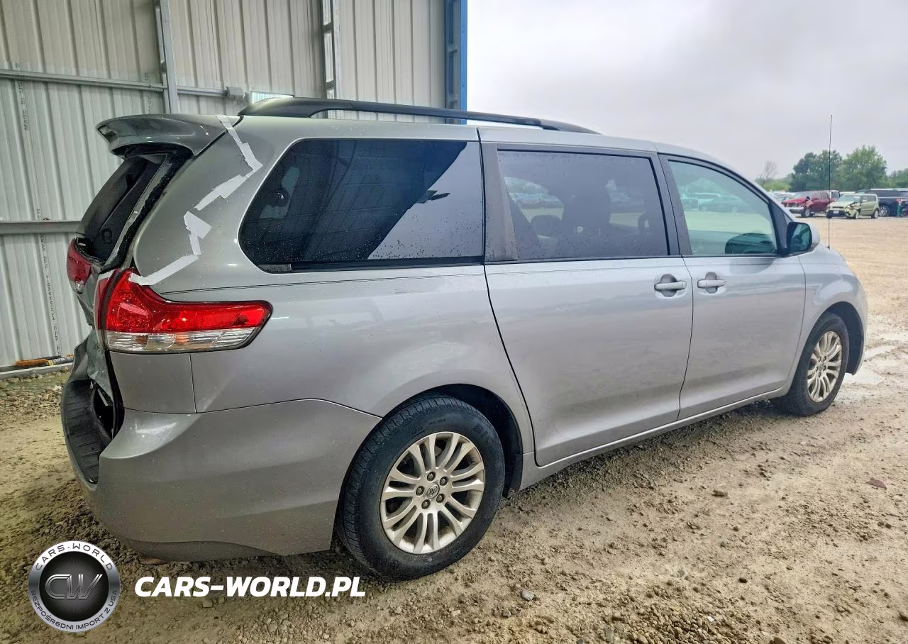 2011 Toyota Sienna VIN:5TDYK3DC5BS070855 - 3