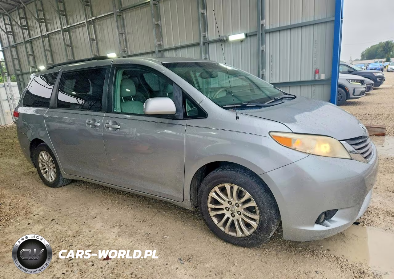 2011 Toyota Sienna VIN:5TDYK3DC5BS070855 - 4