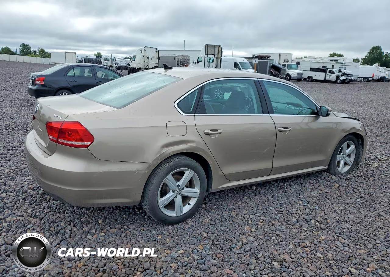 2015 Volkswagen Passat Se VIN:1VWBV7A3XFC053661 - 3